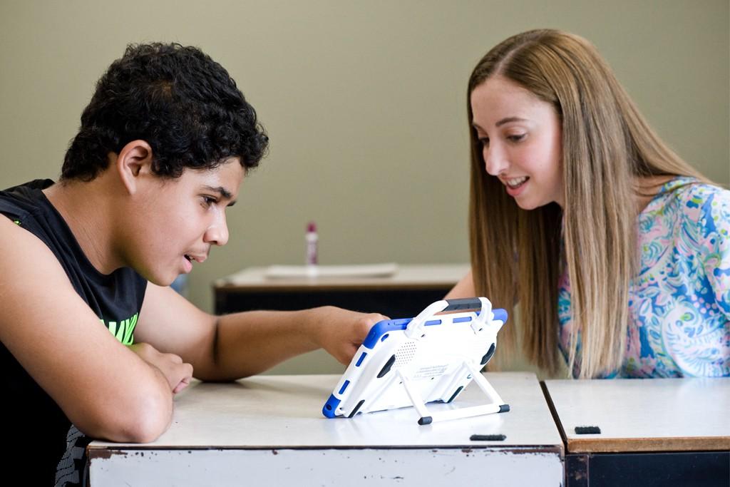 A U N E student works with a special education student